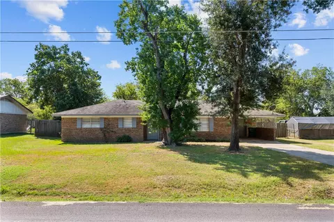 111 W Viser St, Madisonville, TX 77864