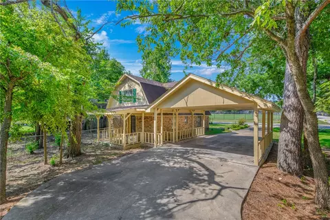 Exterior - 515 N Sharp, Franklin, TX 77856 photo 6 of 7