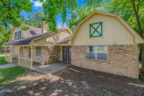 Exterior - 515 N Sharp, Franklin, TX 77856 photo 2 of 7