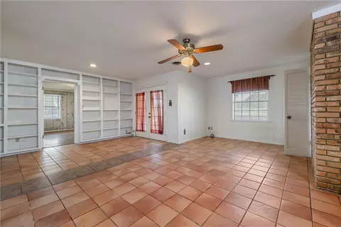 Living - 515 N Sharp, Franklin, TX 77856 photo 3 of 5