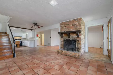 Living - 515 N Sharp, Franklin, TX 77856 photo 1 of 5