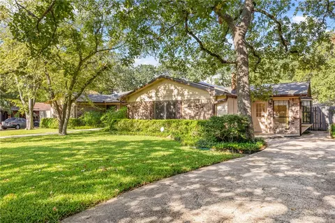 1303 Augustine Ct, College Station, TX 77840