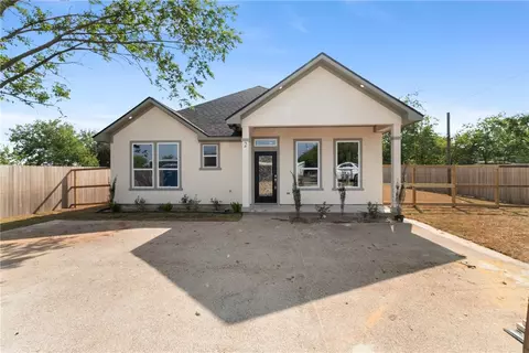 2805 Clarks Ln, Bryan, TX 77808 photo 2