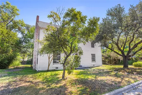 712 Banks Ave, Bryan, TX 77803