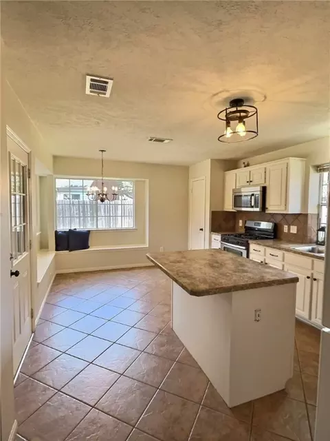 1721 Starling Dr, College Station, TX 77845