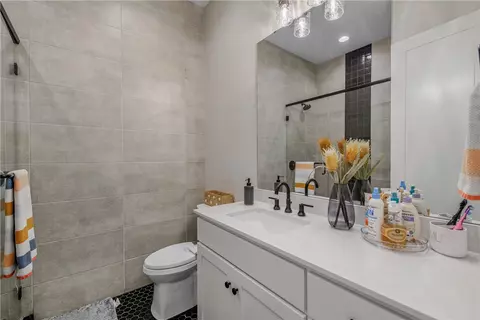 Bath - 5008 Grayson Way, Bryan, TX 77802 photo 2 of 6