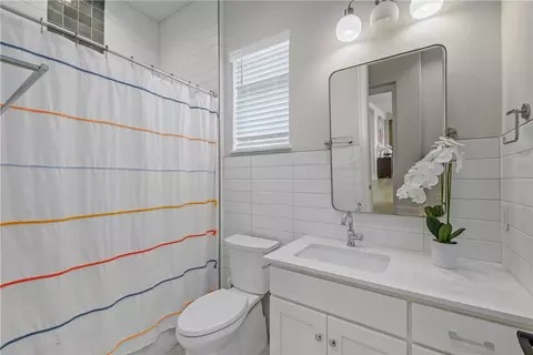 Bath - 5008 Grayson Way, Bryan, TX 77802 photo 1 of 6