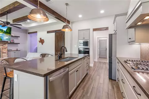 3033 Teller Dr, Bryan, TX 77808 photo 2