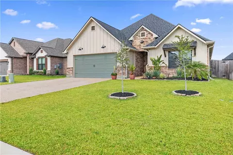 3033 Teller Dr, Bryan, TX 77808