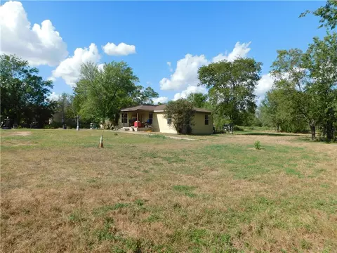 3606 Rabbit Ln, Bryan, TX 77808