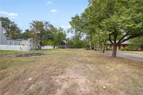 305 Pershing Ave, College Station, TX 77840