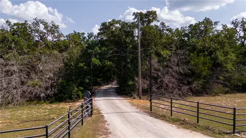 9175 Deep Well Rd, Hearne, TX 77859
