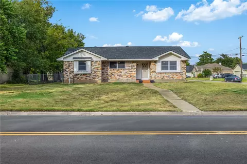 2323 Carter Creek Pkwy, Bryan, TX 77802