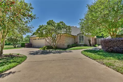 2206 Creekwood Ln, Brenham, TX 77833