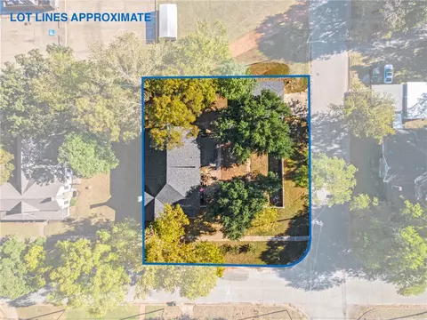 1007 S Magnolia St, Hearne, TX 77859