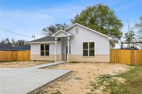 504 W Tenth St, Hearne, TX 77859