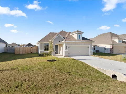 341 Harvest Lake Dr, Snook, TX 77878