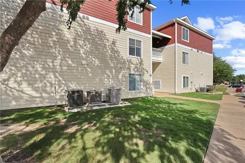 529 SW Parkway 304, College Station, TX 77840