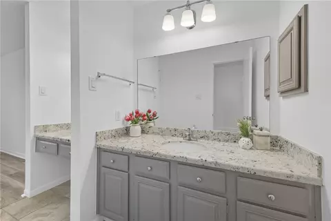Bath - 2826 Oakside Dr, Bryan, TX 77802 photo 1 of 3
