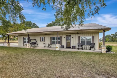 8755 Greenbriar Rd, Madisonville, TX 77864