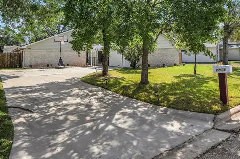 2811 Pierre Pl, College Station, TX 77845