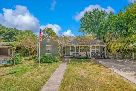 709 S Coulter Dr, Bryan, TX 77802