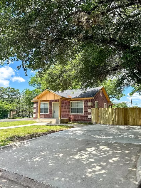 1518 Rochester St, Bryan, TX 77803