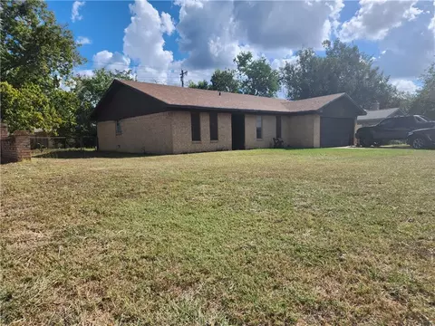 1801 Langford St, College Station, TX 77840