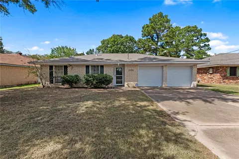 2904 Woodville Rd, Bryan, TX 77803