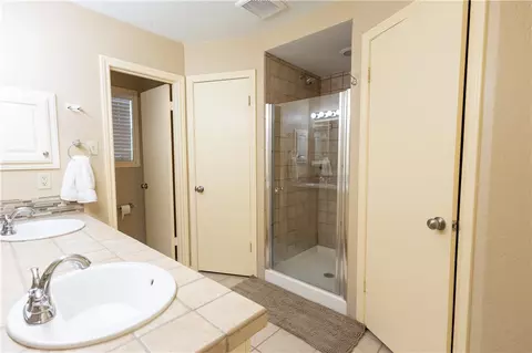 Bath - 2903 Par Dr, Bryan, TX 77802 photo 1 of 2