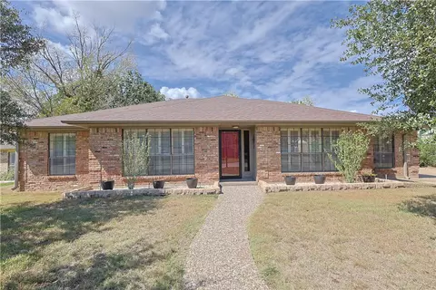 Exterior - 2903 Par Dr, Bryan, TX 77802 photo 2 of 4