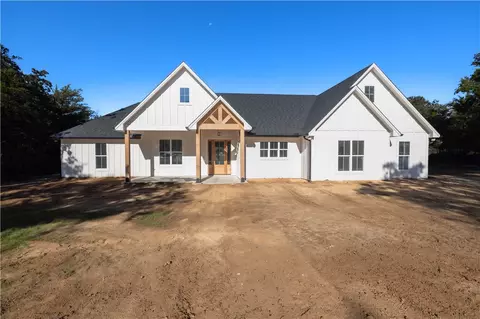 2065 Lone Star Ln, Franklin, TX 77856