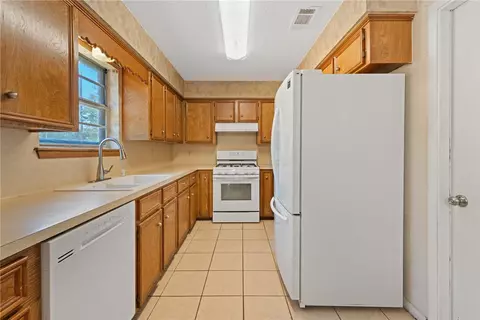 2505 Conquest Cir, Bryan, TX 77803 photo 8