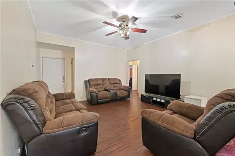 2505 Conquest Cir, Bryan, TX 77803