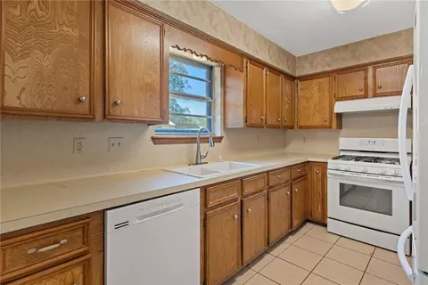 2505 Conquest Cir, Bryan, TX 77803 photo 9