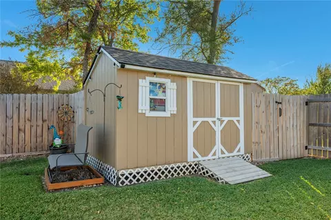 Exterior - 2302 Bastrop Cir, Bryan, TX 77808 photo 5 of 7