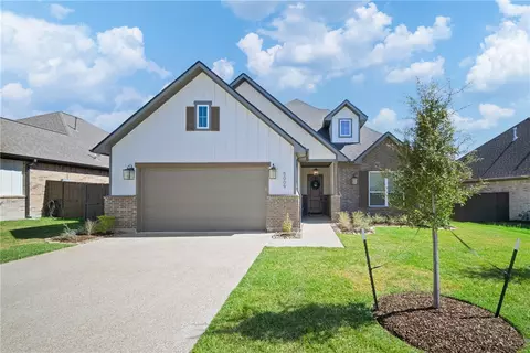 5009 Royal Arch Dr, Bryan, TX 77802