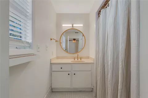 Bath - 601 N Avenue E, Bryan, TX 77801 photo 1 of 2