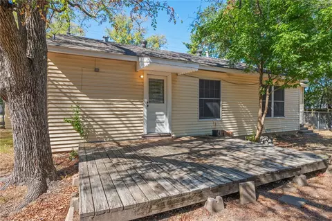 Exterior - 601 N Avenue E, Bryan, TX 77801 photo 2 of 3