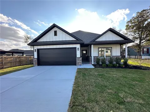 3701 Iverson Dr, Bryan, TX 77803 photo 3