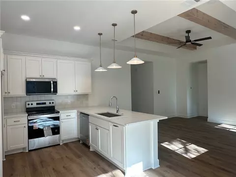 3701 Iverson Dr, Bryan, TX 77803 photo 4