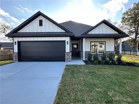 3701 Iverson Dr, Bryan, TX 77803 photo 2