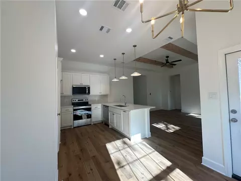3701 Iverson Dr, Bryan, TX 77803 photo 5