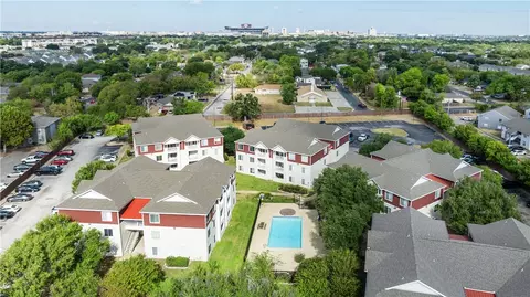 523 SW Parkway 303, College Station, TX 77840