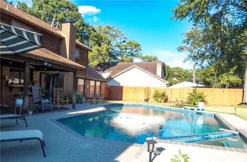 6723 Ashmore Dr, Houston, TX 77069