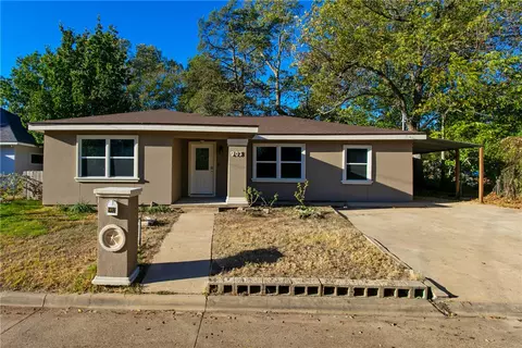 903 Travis St, Bryan, TX 77803