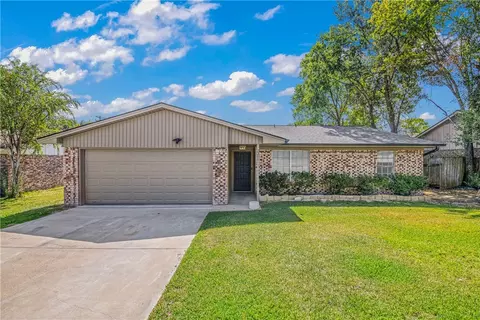 2300 Barak Ln, Bryan, TX 77802