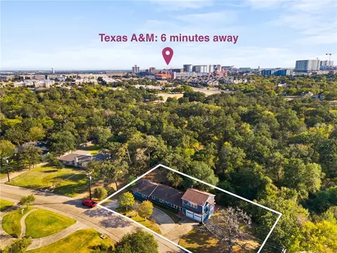 309 E Brookside Dr E, Bryan, TX 77801