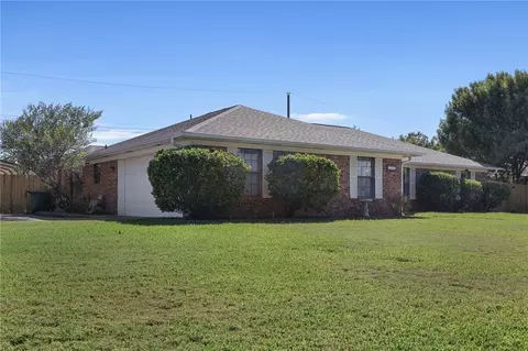 3720 Brighton Dr, Bryan, TX 77802 photo 4