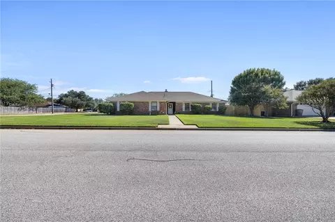 3720 Brighton Dr, Bryan, TX 77802 photo 2